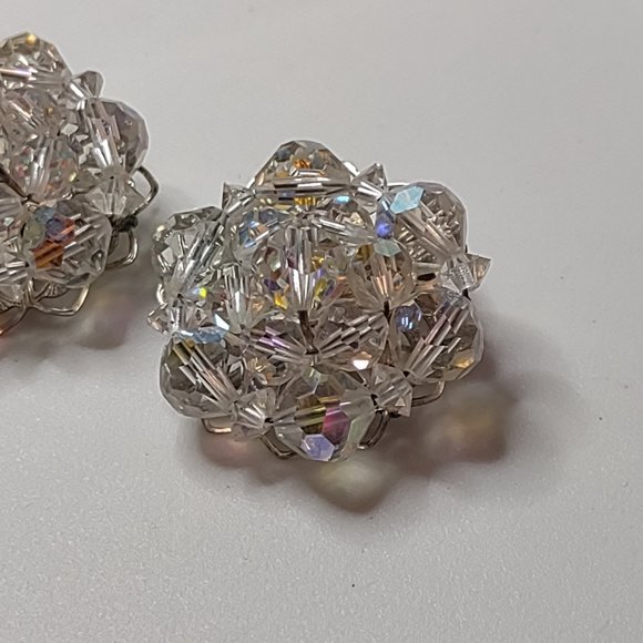 Pretty Vintage Glass Clip On Earrings - Picture 4 of 12